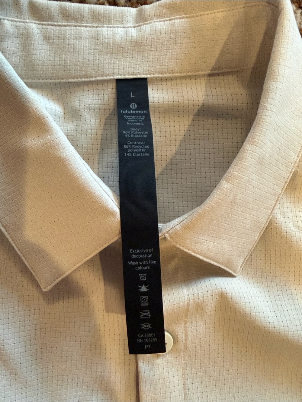 lululemon athletica Men's Short-Sleeve Button-Down Shirt - Picture 2 of 3